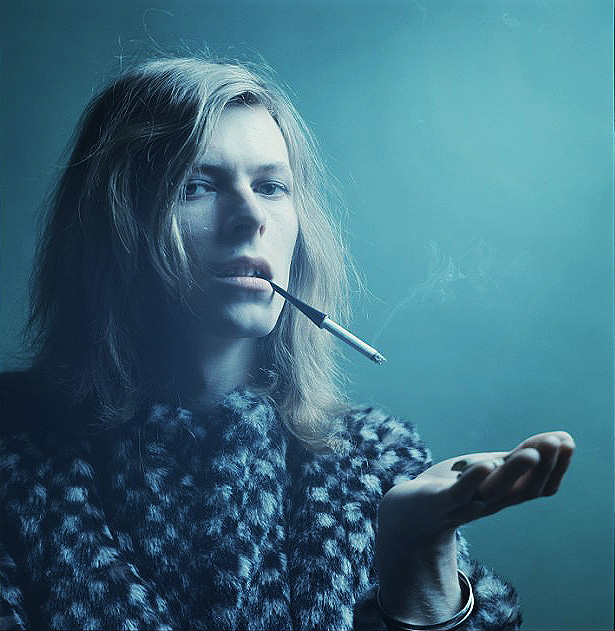 1971年David Bowie發行《Hunky Dory》，隨後他將搖身轉變為另一個身份：Ziggy Stardust。