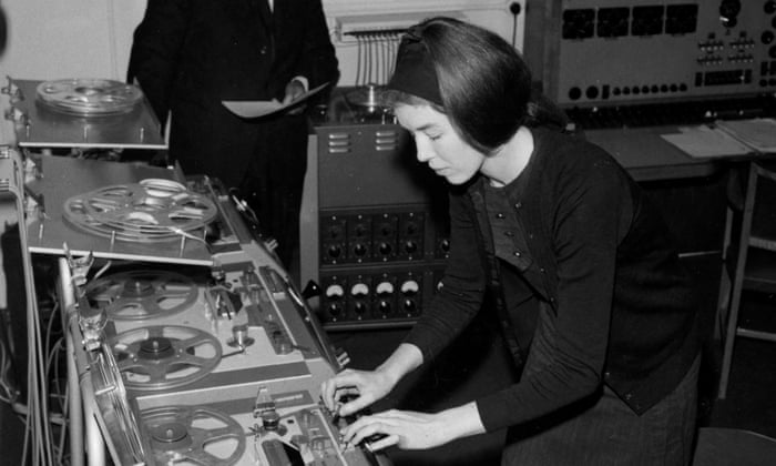 製作《Doctor Who》配樂的迪利亞‧德布莎（Delia Derbyshire）。