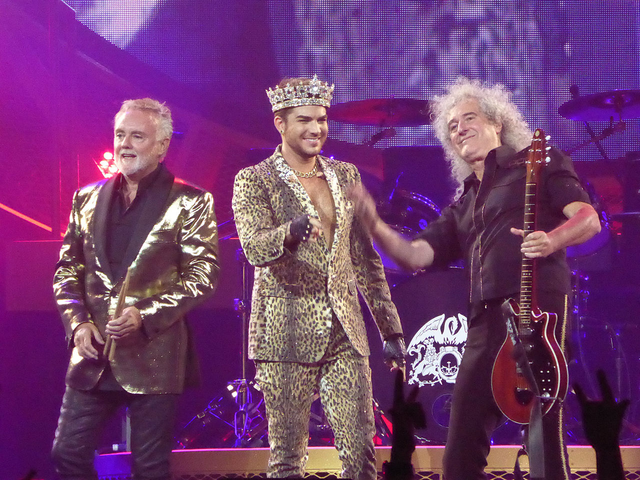 Roger Taylor、Adam Lambert和Brian May。攝於2014年北美巡迴演出期間。