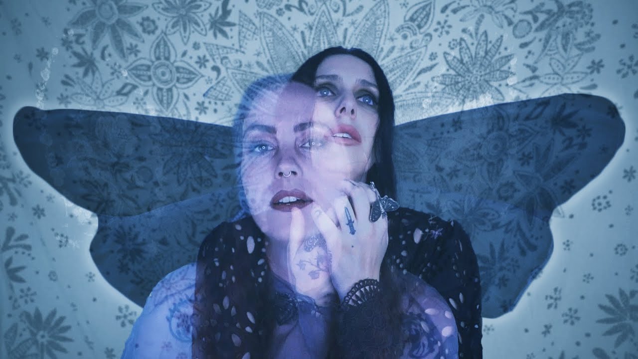 Chelsea Wolfe 和 Emma Ruth Rundle。