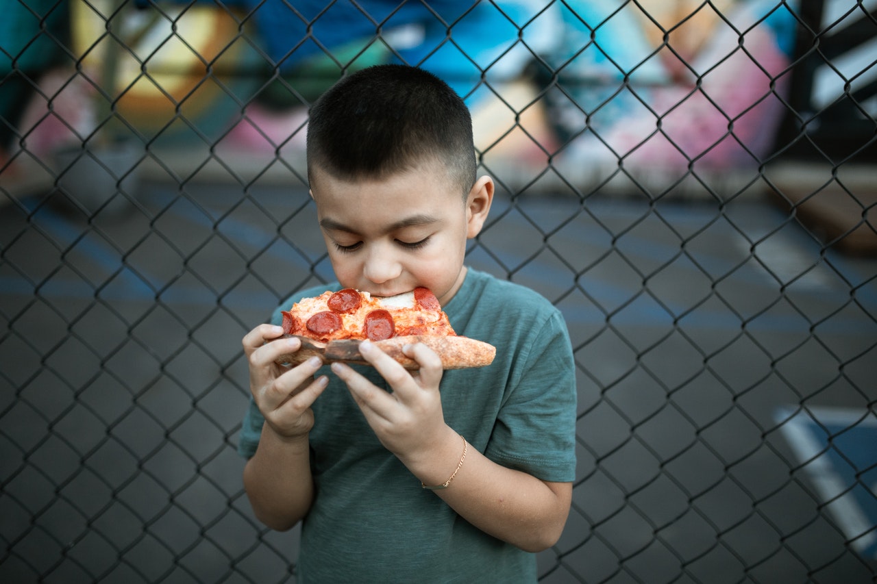 禁食後，人們都感到飢餓；同樣地在單獨隔離後，人們都感到孤獨，極度渴望社交。