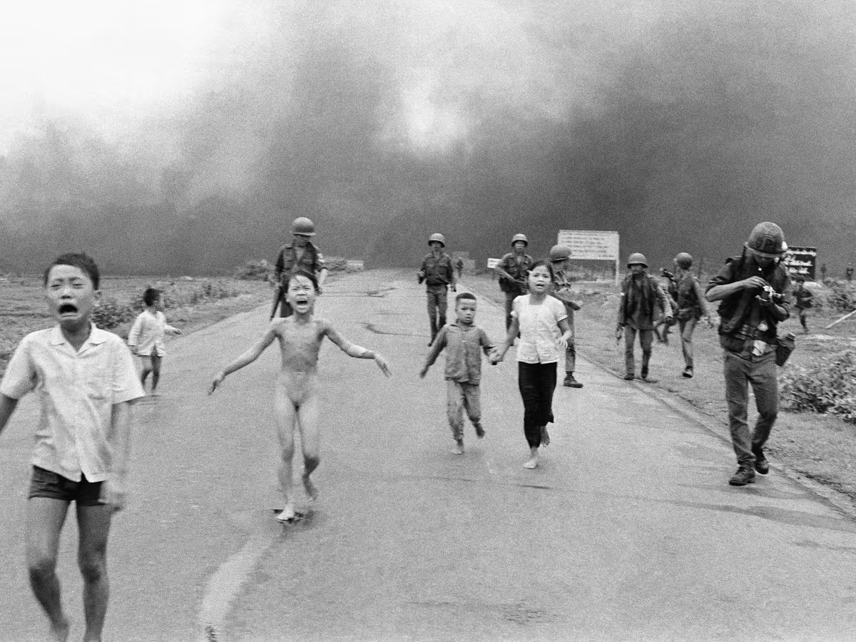 「燒夷彈女孩」（Napalm Girl）。