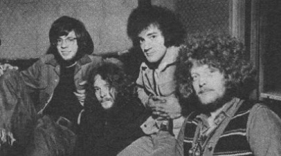 Jethro Tull最初是由Ian Anderson（左二）和Mick Abrahams（右一）為樂團的創作首腦，直到後者於1968年離團。