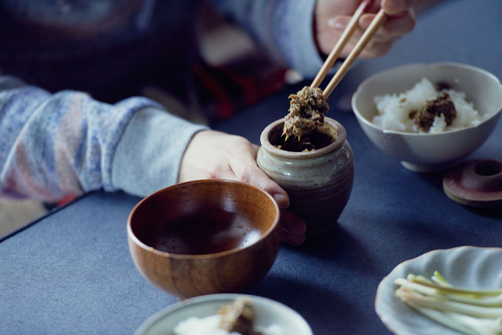 《小森食光》經由「食」的交換與分享，進而產生並累積與他人的情感聯繫，也同時製造了屬於個人的人生記憶。