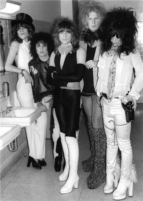 七Ｏ年代的紐約搖滾樂團The New York Dolls。