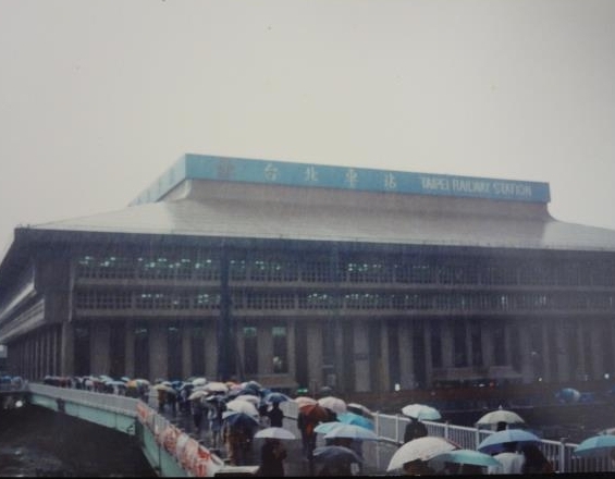 雨也曾輕柔：〈台北的天空〉（1985）